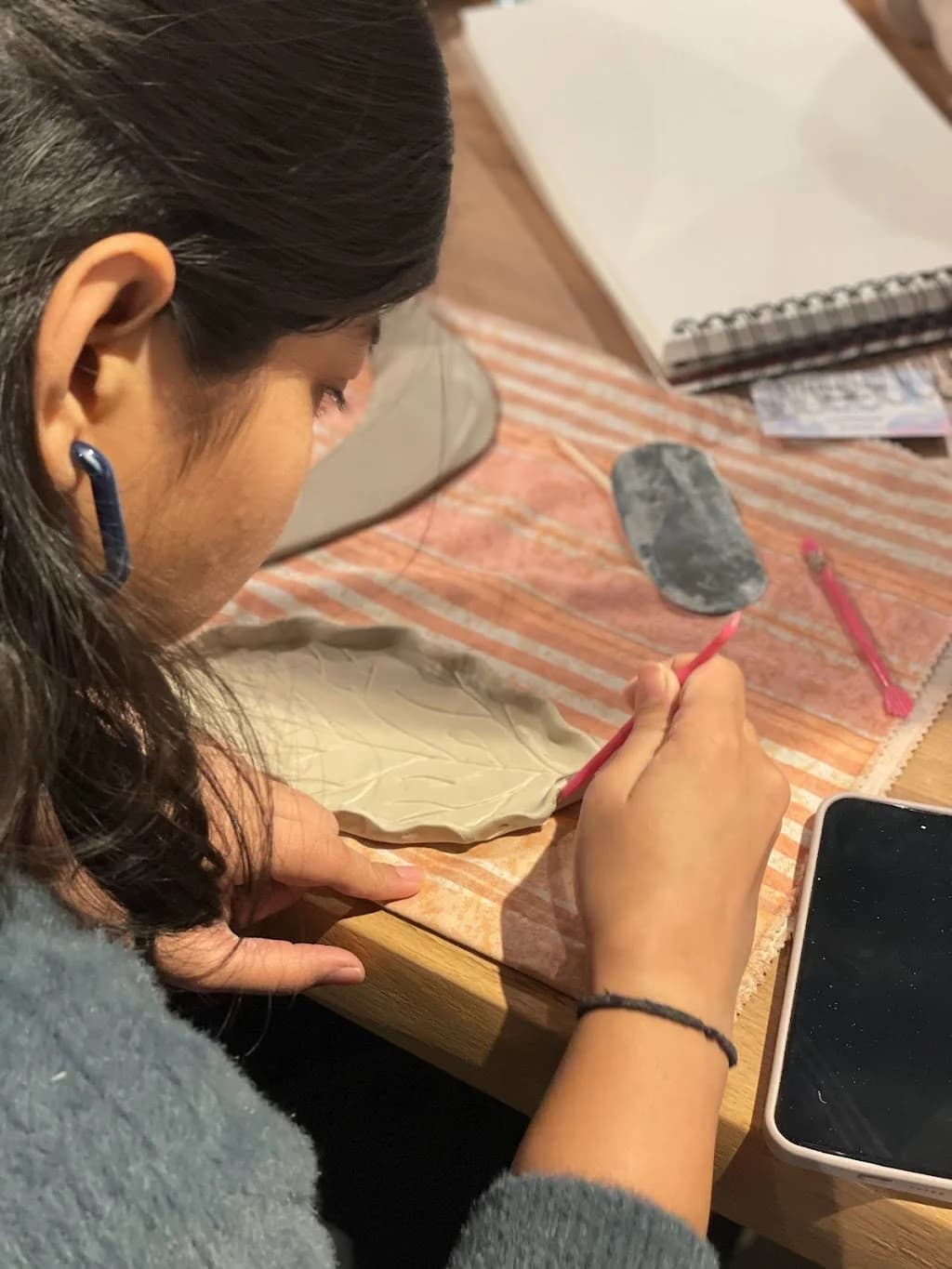 Ceramics workshop at Barcine – group at tables